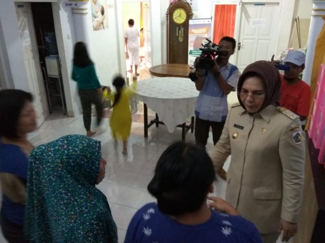 
 Tatong Bara kunjungi pasien Rumah Sakit Ibu dan Anak Kasih Fatimah