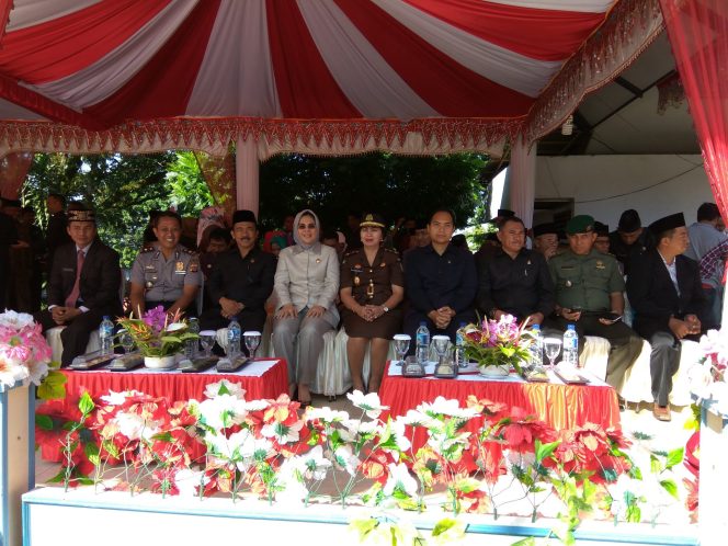 
 Walikota Tatong Bara bersama unsur Forkominda saat menghadiri upacara Hardiknas dan Harkitnas
