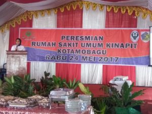 Walikota Tatong Bara saat meresmikan RSU Kinapit