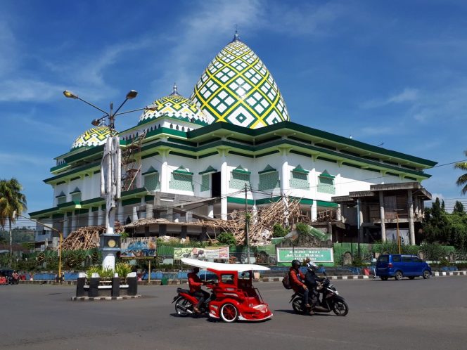 
 Masjid Raya Baitul Makmur Kotamobagu.