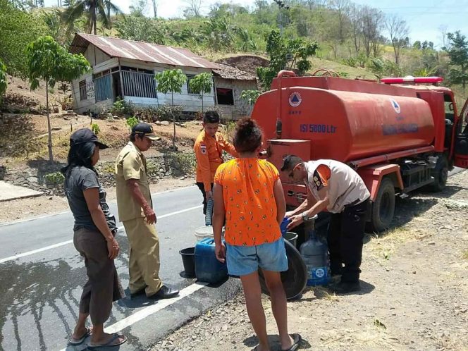 
 Kekeringan di Pantura, BPBD Bolmong Distribusi 10 Ribu Liter Air Bersih di Bolangat
