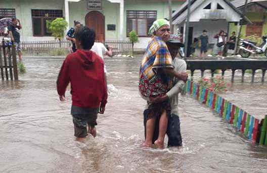 
 42 Desa di Bolmut Terkena Banjir, BPBD Masih Hitung Kerugian