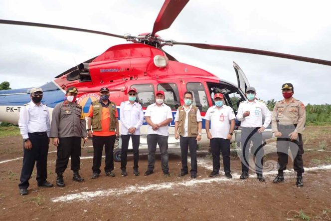 
 Bupati dan Wabup Bolsel Jemput Rombongan BNPB, Salurkan Bantuan Gunakan Helikopter