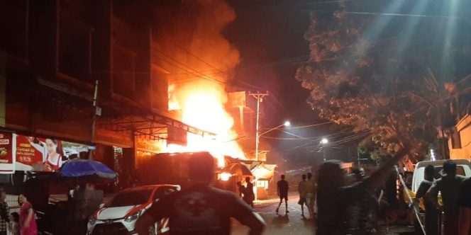 
					Ruko di Kompleks Pasar 23 Maret Kotamobagu Terbakar, Pemilik Berada di Luar Kota