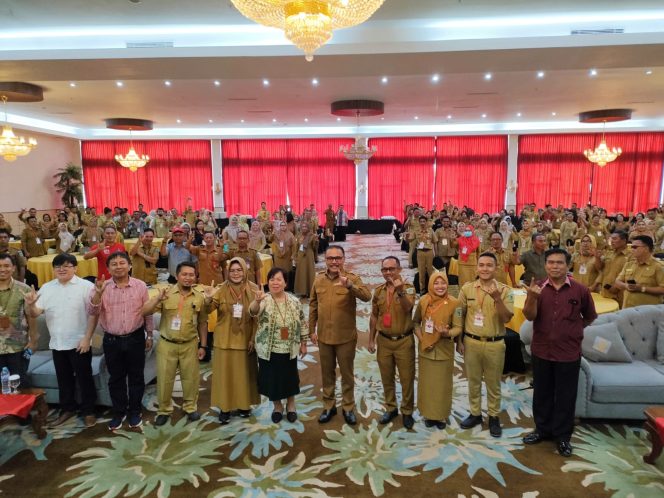 
 Limi Buka Bimtek Karya Tulis Ilmiah Guru SD dan SMP Se-Bolmong