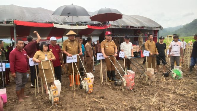 
 Bupati Limi Dampingi Gubernur Sulut Canangkan Penanaman Jagung dan Holtikultura di Bolmong