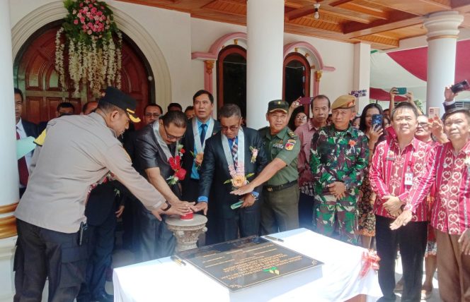 
 Limi Mokodompit Resmikan Gereja Masehi Advent Desa Baturapa