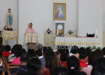 Tatong Silaturahmi dengan Umat Katolik di Gereja Paroki Kristus Raja