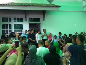 Suasana perhitungan cepat di kediaman YSM