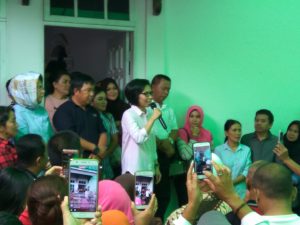 Yasti saat memberikan sambutan kepada pendukungnya