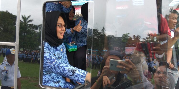 Tatong Kemudikan BRT