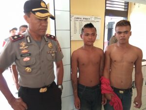 Dua penjambret yang diamankan di Polsek Urban Kotamobagu.