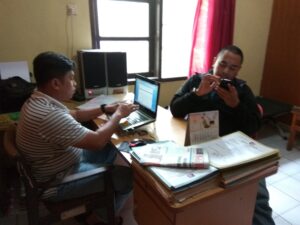 Maikel sedang diperiksa penyidik Polsek Urban,