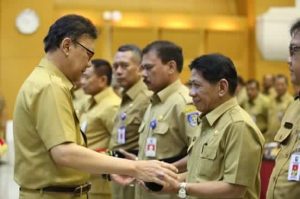Siswa Rahmat Mokodongan dilantik oleh Mendagri Tjahjo Kumulo. (ist)