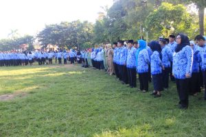 Jajaran kepala SKPD juga ikut berbaris di lapangan mengikuti apel
