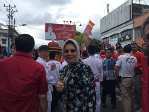 Tatong Bara berbaur dengan warga pada perayaan Cap Go Meh di Kotamobagu