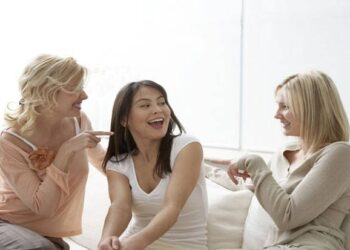 Wanita Lebih Suka Bicarakan Seks dengan Teman