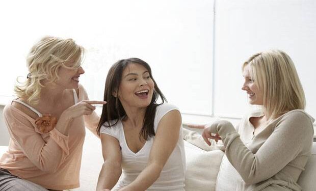 Wanita Lebih Suka Bicarakan Seks dengan Teman