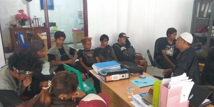 Anak Punk Dapat Pencerahan Rohani