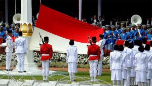 Pengibaran bendera pusaka Merah Putih