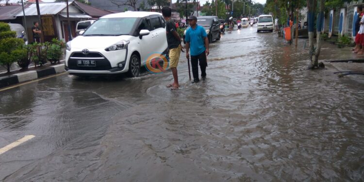 Begini Penampakan Banjir di Jalan KS Tubun dan Paloko Kinalang