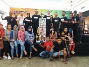 Foto DPRD saat menerima hadiah sebagai juara umum