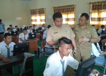 Sekda Pantau Pelaksanaan UNBK di Mopuya