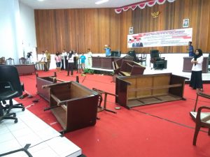 Sejumlah fasilitas kantor DPRD Kotamobagu dirusak Mahasiswa