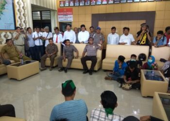 Mahasiswa dan DPRD Berdamai