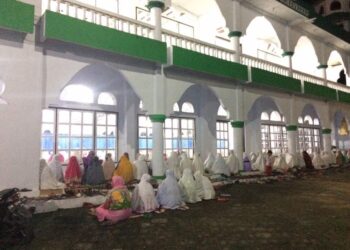 Tarawih Perdana, Umat Muslim Kotamobagu Padati Masjid