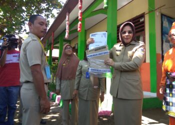 Walikota Buka Naskah UN di SMP 8