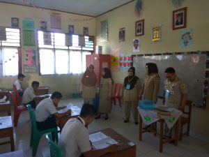 Walikota Tatong Bara memantau langsung pelaksanaan UN