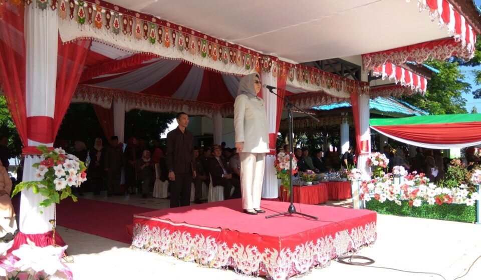 Tatong Bacakan Pidato Mendikbud
