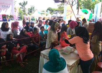 Warga Serbu Pasar Murah Pemkot