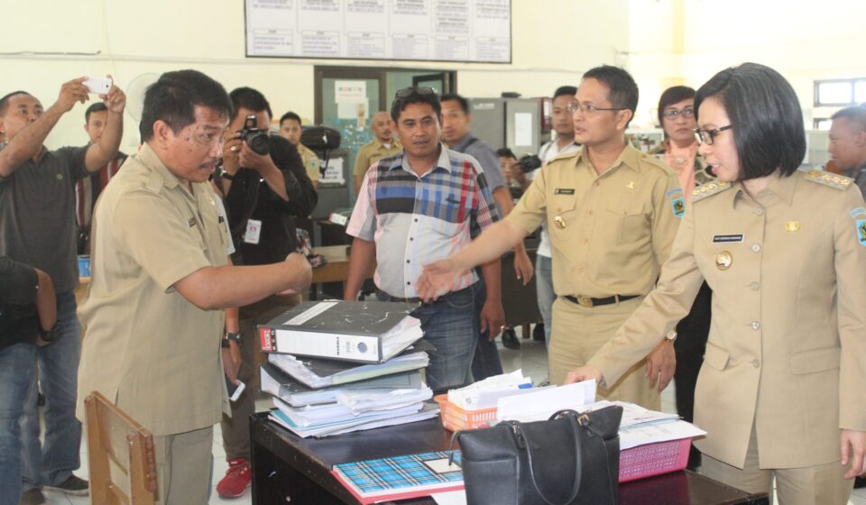 Usai Pimpin Apel Perdana, Bupati dan Wabup Lakukan Sidak