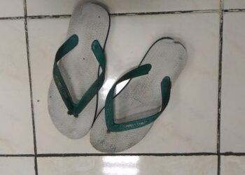 Yuk, Bersedekah Dengan Sandal Wudhu