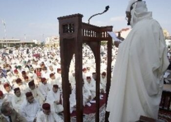 Tradisi Berpelukan Sebelum Berbuka di Maroko