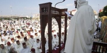 Tradisi Berpelukan Sebelum Berbuka di Maroko