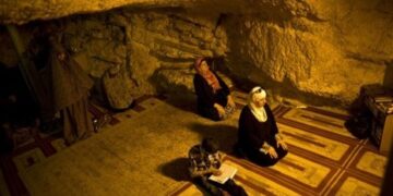 Arab Saudi Hukum Orang Yang Memotret Muslimah Yang Tarawih