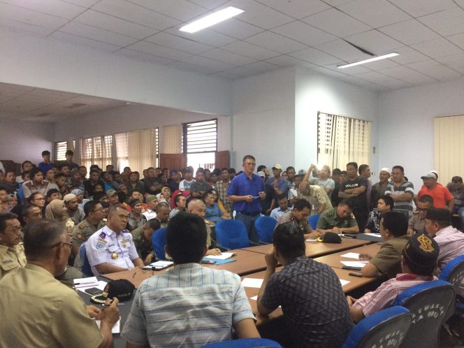 
Suasana hearing di kantor DPRD Kotamobagu, Selasa (13/6).