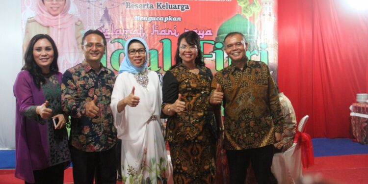 Gelar Open House, Ribuan Warga Salami Bupati