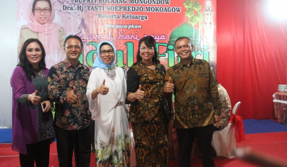 Gelar Open House, Ribuan Warga Salami Bupati