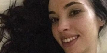 Kencingi Bendera Negara, Wanita Ini Diancam Dibunuh dan Diperkosa