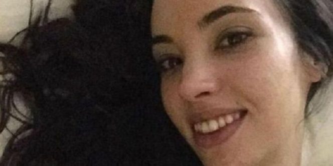
Emily Lance, wanita yang mengencingi bendera 
