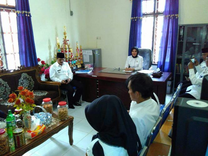 
Walikota Tatong Bara, berkantor di Kecamatan