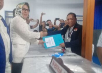 Tak Kerahkan Massa, Tatong Mendaftar di PAN