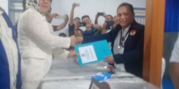 Tak Kerahkan Massa, Tatong Mendaftar di PAN