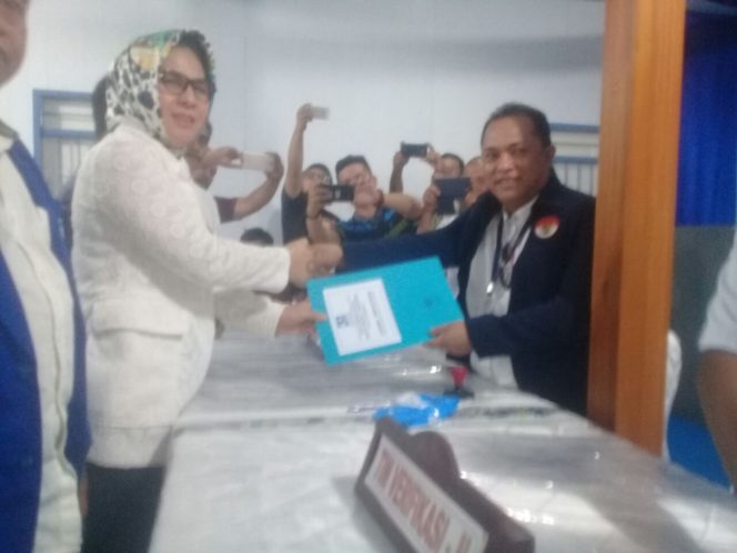 
Tak Kerahkan Massa, Tatong Mendaftar di PAN