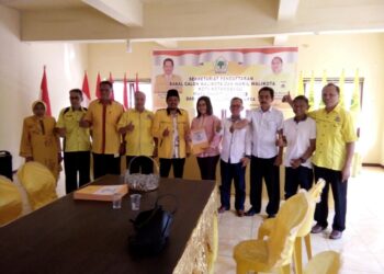 Tatong Ambil Formulir di Golkar