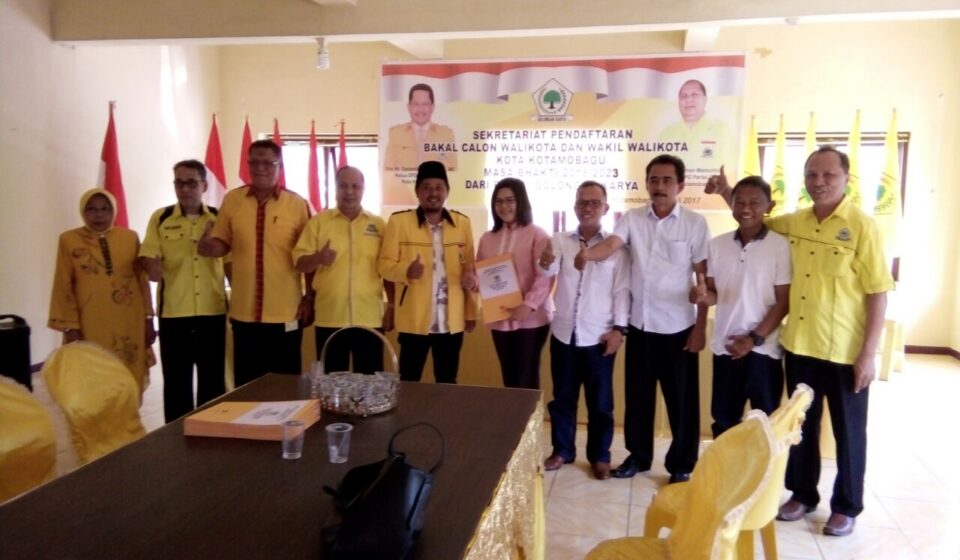 Tatong Ambil Formulir di Golkar